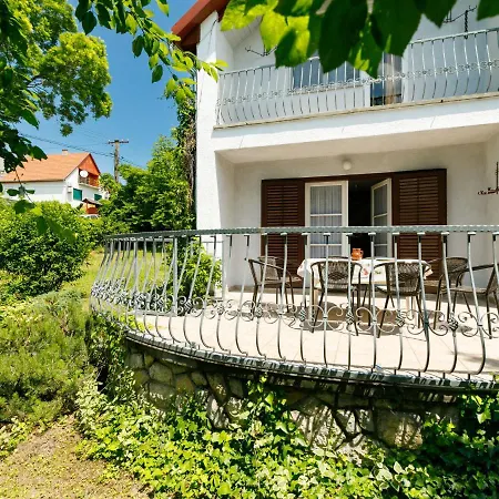 Holiday home Iris By Interhome